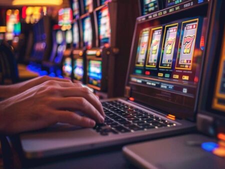 В Минске курьер проиграл более 26 тысяч рублей из денег клиентов — ему грозит суд